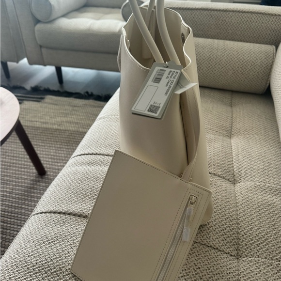 COPY - COPY - Charles and Keith leia tote bag- BRAND NEW WITH TAGS - Picture 7 of 11